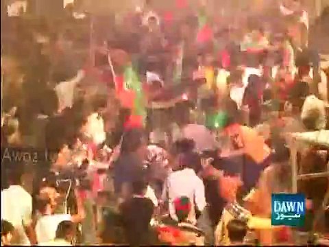 PTI Okara Jalsa Girl reaches on stage to get selfie with Imran Khan