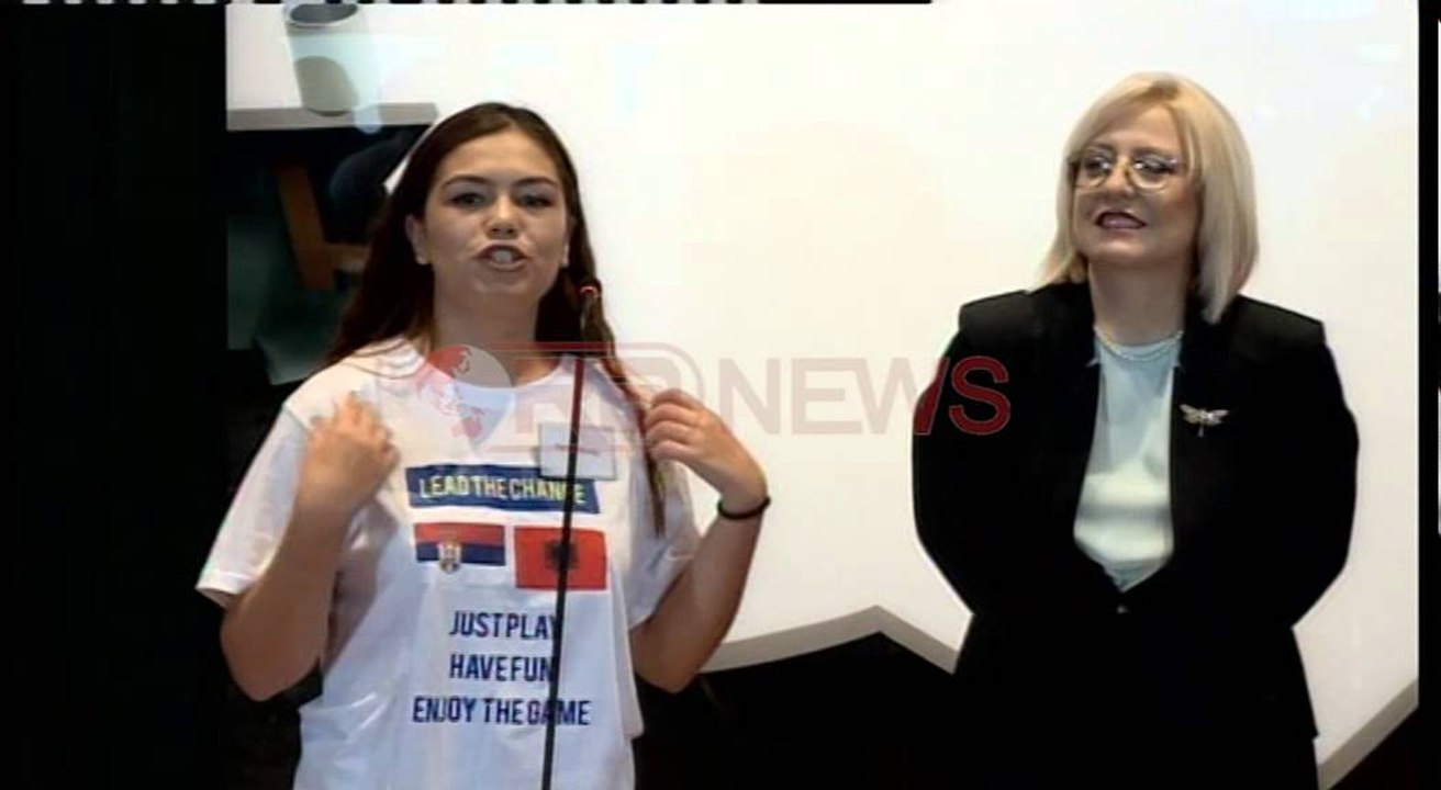 Studentja serbe flet shqip : Vërtet mendoj se do të jemi shokë për një kohë të gjatë