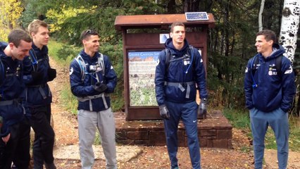L'équipe de relais 4x400m se trouve actuellement dans le Grand Canyon pour un "team-building"