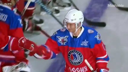 Vladimir Poutine fait du hockey sur glace pour son anniversaire