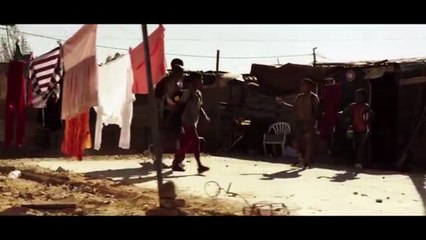 "Sauvez la vie des enfants" : le clip choc de Luc Besson