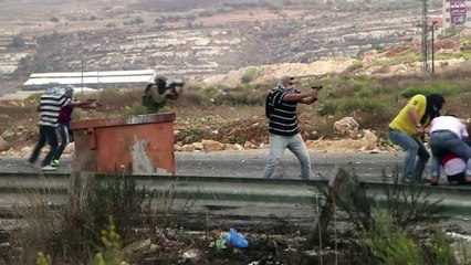 Download Video: Trois manifestants palestiniens blessés par des soldats israéliens infiltrés