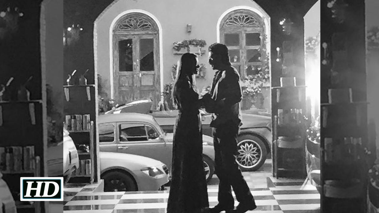 Caught SRK romancing Kajol on Dilwale sets