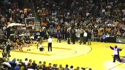 В корзину попал не только мяч