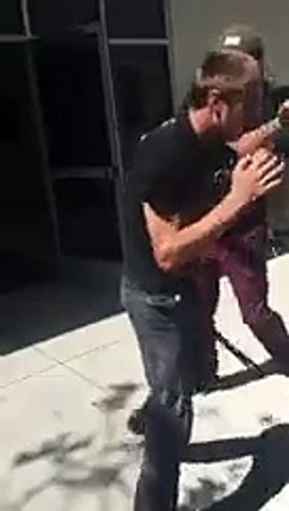 Un lycéen frappe un malvoyant