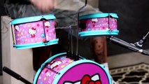 jouer sur une batterie Hello Kitty