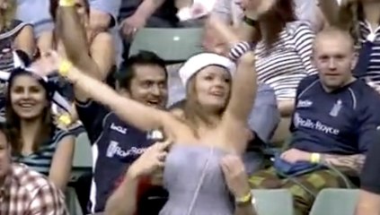 Rugby : un spectateur déshabille sa copine en direct