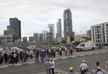 Female Soldier, 4 Others Stabbed in Tel Aviv