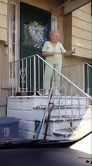 Voici la vidé de la mamie qui a eu plus de 03 millions de vues en l espace d un mois