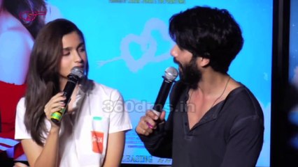 Neend Na Mujhko aaye Launch |  During the song launch event, Shahid and Alia were having fun