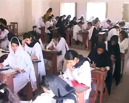 Pakistan school Girls cheating in paper very funny - collage girls cheating
