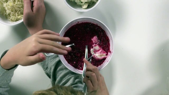 Американские дети пробуют еду из России. А также из Израиля, Колумбии и Китая