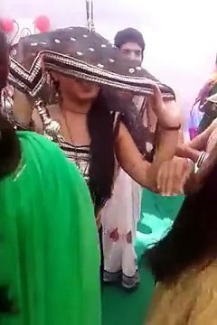 Beautiful Desi Girl in Saree Dancing on a Haryanvi Song (India)