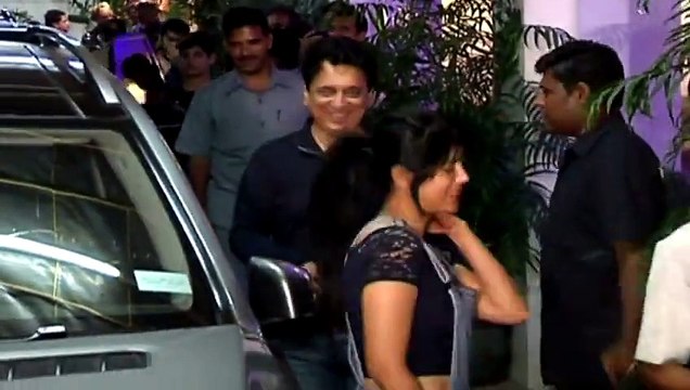 Latest Bollywood News -Special Screening Of Singh Is Bling - Bollywood Gossip 2015