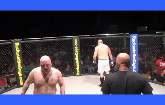 MMA : il se fait caca dessus en plein combat