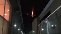 Incêndio em morro de Santa Lúcia continua durante a noite