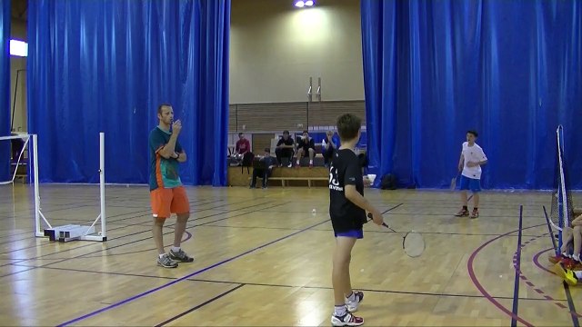 La Baston : exercice Bad pour jeunes et débutants.