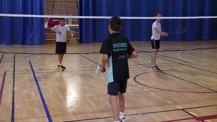 Le défi filet : exercice Bad pour jeunes et débutants.