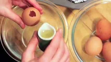 Voilà ce qu'elle a obtenu en introduisant son mélange pour gâteau dans des coquilles d'œufs