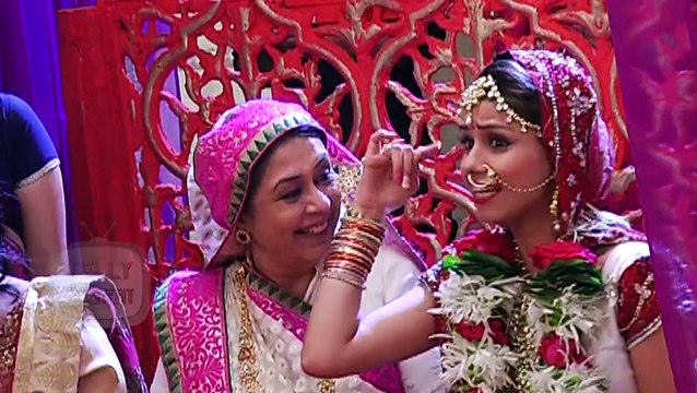 Akshara's Dance Performance In Sameer and Rashmi's Wedding | Yeh Rishta Kya Kehlata Hai | Star Plus