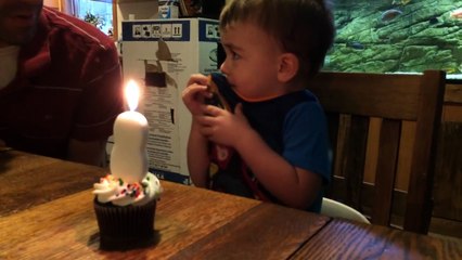 Мальчик не смог задуть свечку. Отец нашел выход!