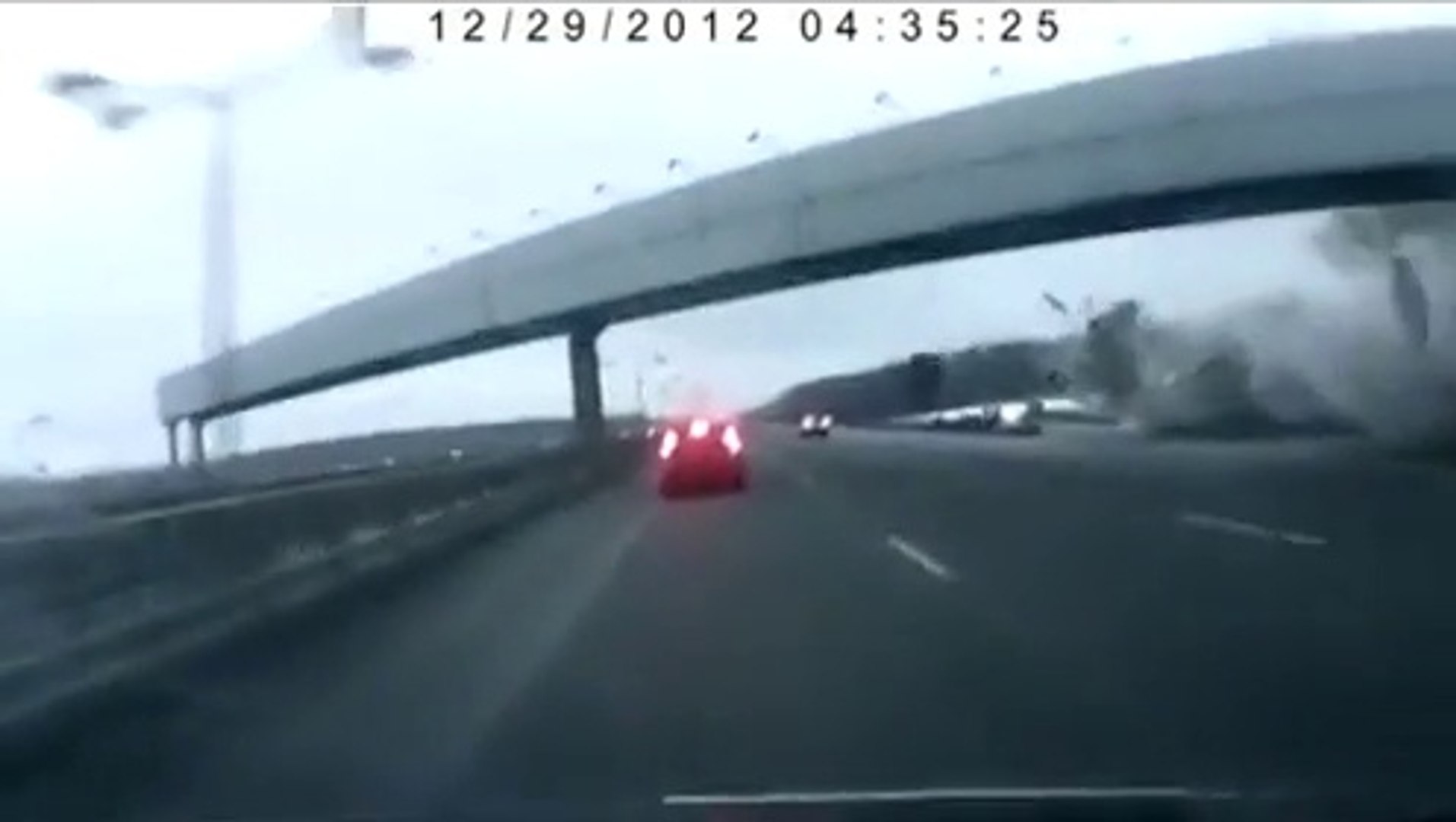 Car Dashcam filmed Moscow plane crash with the plane hitting the car -  Vidéo Dailymotion