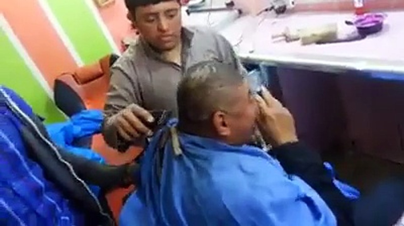 Awesome Toy! Haha mieuller coiffeur au monde avec giffle et box mdrrr fort putain