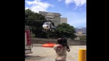Helicóptero busca água em estacionamento para apagar incêndio em Vitória