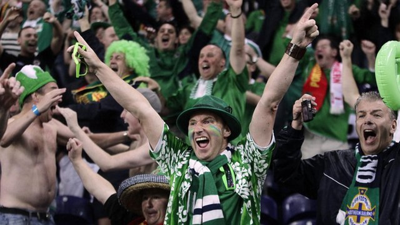 Scènes de liesse en Irlande du Nord après la qualification pour l'Euro 2016