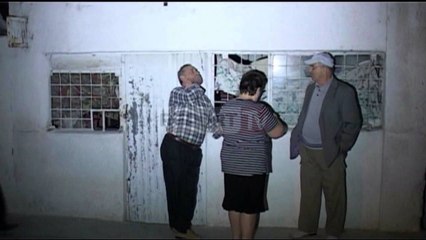 Fier, i moshuari vret bashkëshorten e qëlloi me gurë peshoreje në kokë