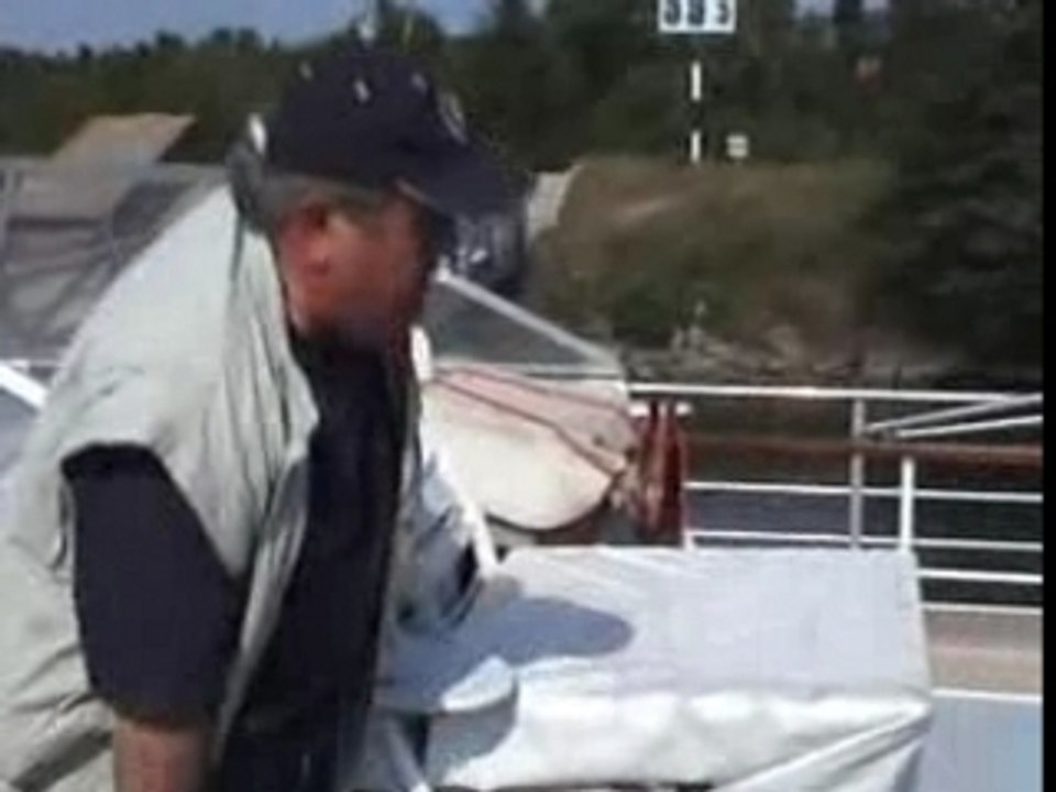 remorquage d'une péniche plaisance