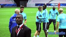 Les Bleus à l'entraînement devant leurs supporters à l'Allianz Riviera à Nice
