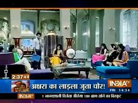 Tanu ne kiya Pragya ko Abhi ko Kiss kar ne ka Challenge jis se Abhi Bhag Raha Hae Pragya ki Kiss se - 9 october 2015 - Kumkum Bhagya
