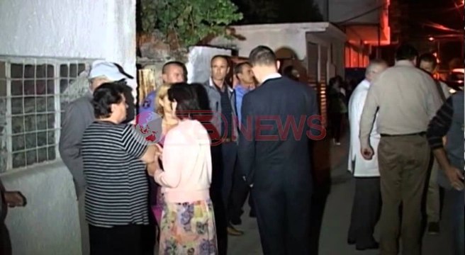 Fier, burri vret gruan me gurin e peshores, e zbulon e bija, arrestohet- Ora News- Lajmi i fundit-