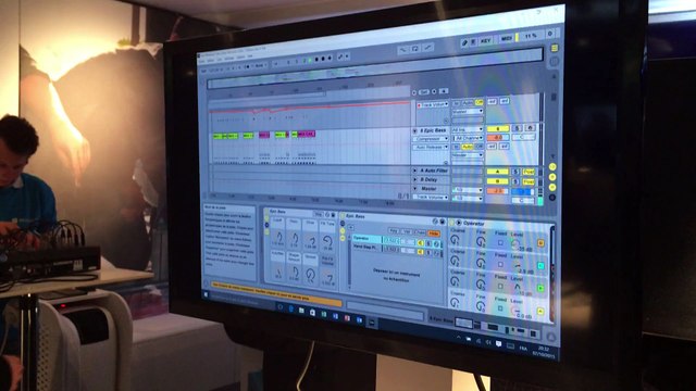 Démonstration du logiciel de production musicale Ableton Live sur tablette Surface Pro 3