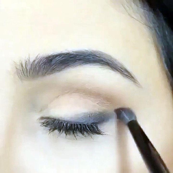 Beauty eyeshadow and smoke liner by