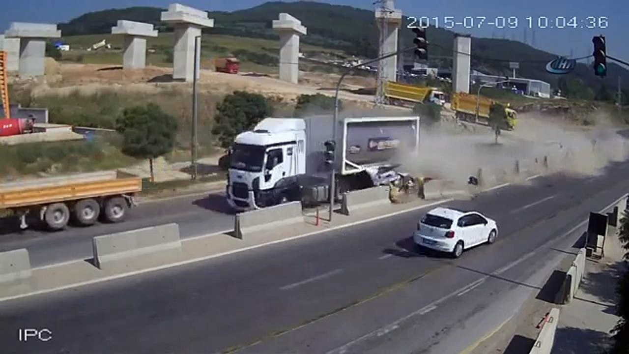 Bursadaki TIR kazası kameralarda