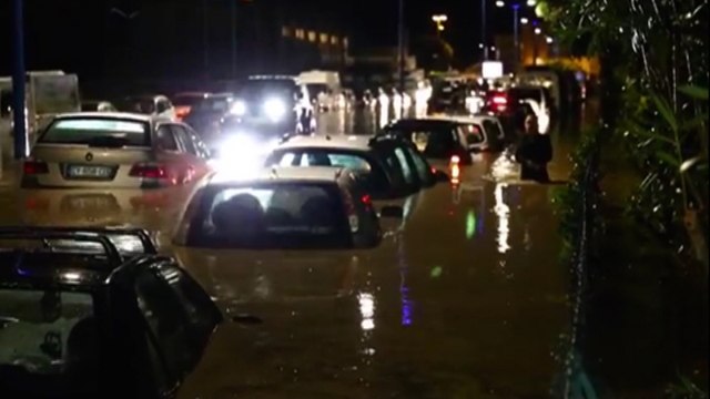 Au coeur des inondations ! - Zapping du Net du 9 octobre 2015