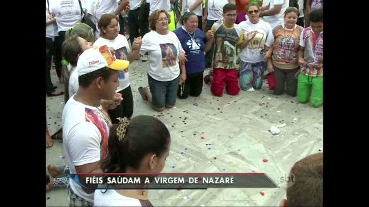 Fiéis saúdem a Virgem de Nazaré em Belém