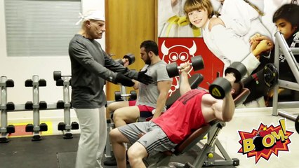 PEGADINHA: VOVÔ NA ACADEMIA (Grandpa at the gym Prank)