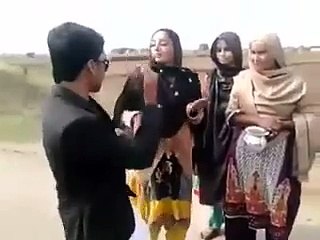 واہ  بڑا  ماحول  بنایا  نے  bara mahol bana nay