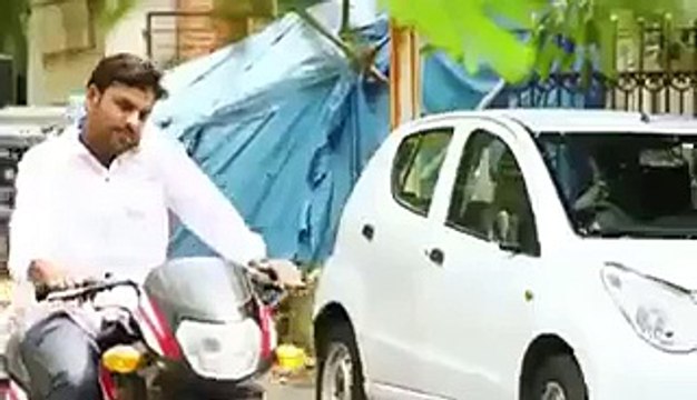 The train of London hits the woman By Oooy Idhar Dekh