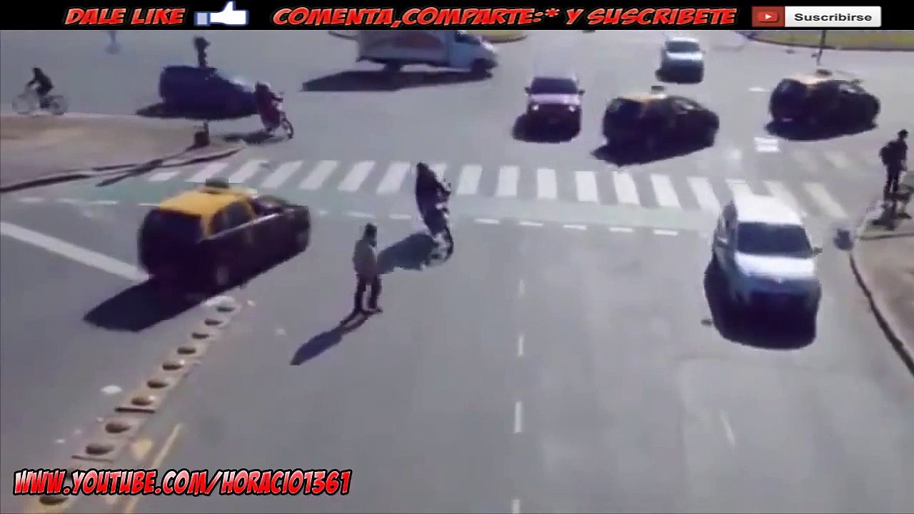 El Cruce de Carros,Personas,Motos y Bicicletas Mas Loco de todo el Mundo | Video Increible