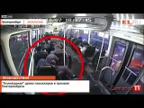 Otobüste uykusunu kaçıranları tekme tokat dövdü