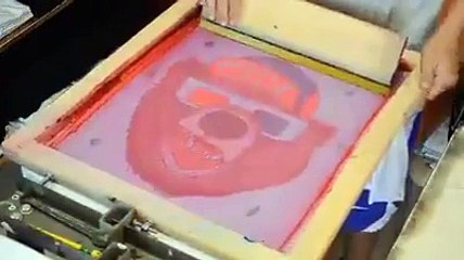 Une technique d'impression sur T-shirt énorme!