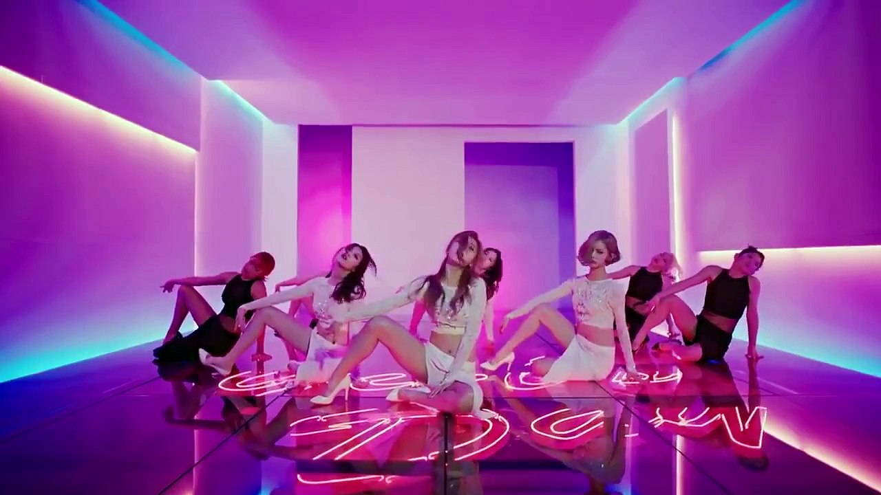 10 Banned Female K-Pop Dances