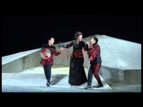 Luiza Xhuvani, një Hamlet i Tiranës së ditëve të sotme- Ora News- Lajmi i fundit-