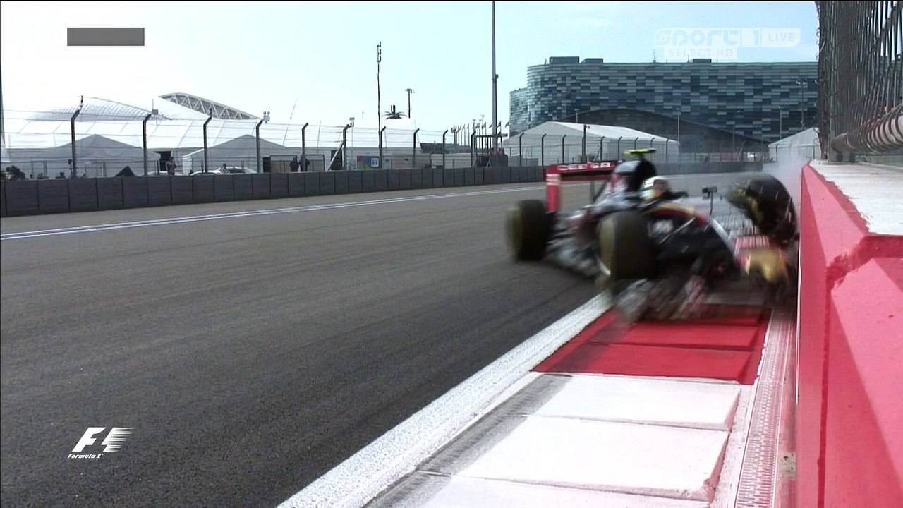 الحادث الخطير للإسباني كارلوس ساينس الابن خلال التجارب الحرة الاخيرة ل سوتشي 2015