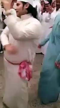 يحدث في السعودية حفل ورقص المثلين يا لطيف ألطف بنا جاب ربي هذي بلد إسلام