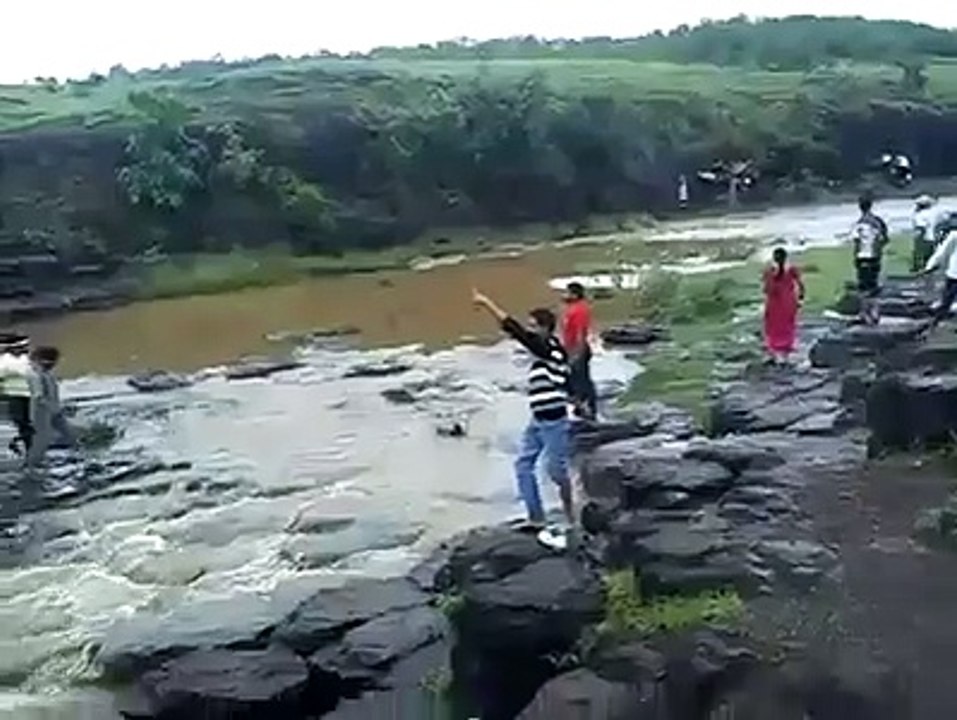 lost life in river flood